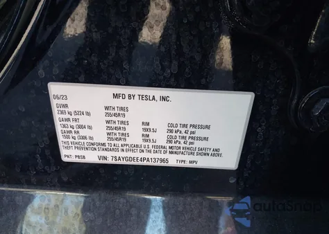 2023 Tesla Model Y Awd/Long Range Dual Motor All-Wheel Drive z USA, uszkodzony, nr VIN 7SAYGDEE4PA137965
